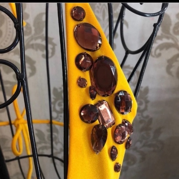 Victoria’s Secret Gold Jeweled Bikini size M - Picture 4 of 6